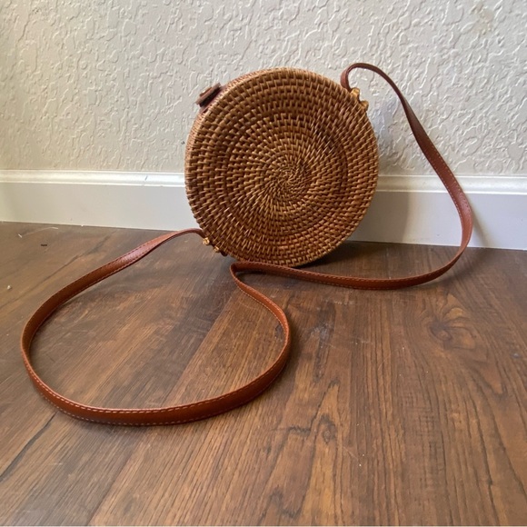 World Market Boho Chic Round Woven Wicker Tan Crossbody Bag adjustable strap - Picture 1 of 10